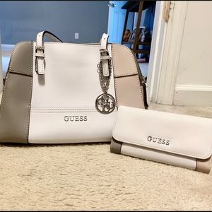 Guess purse w/matching Guess wallet
